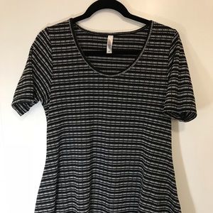 LuLaRoe Perfect Tee - M